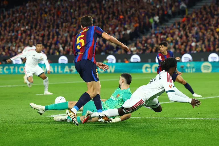 Real Madrid beat Barcelona 2-1 at Camp Nou to halve gap to La Liga leaders